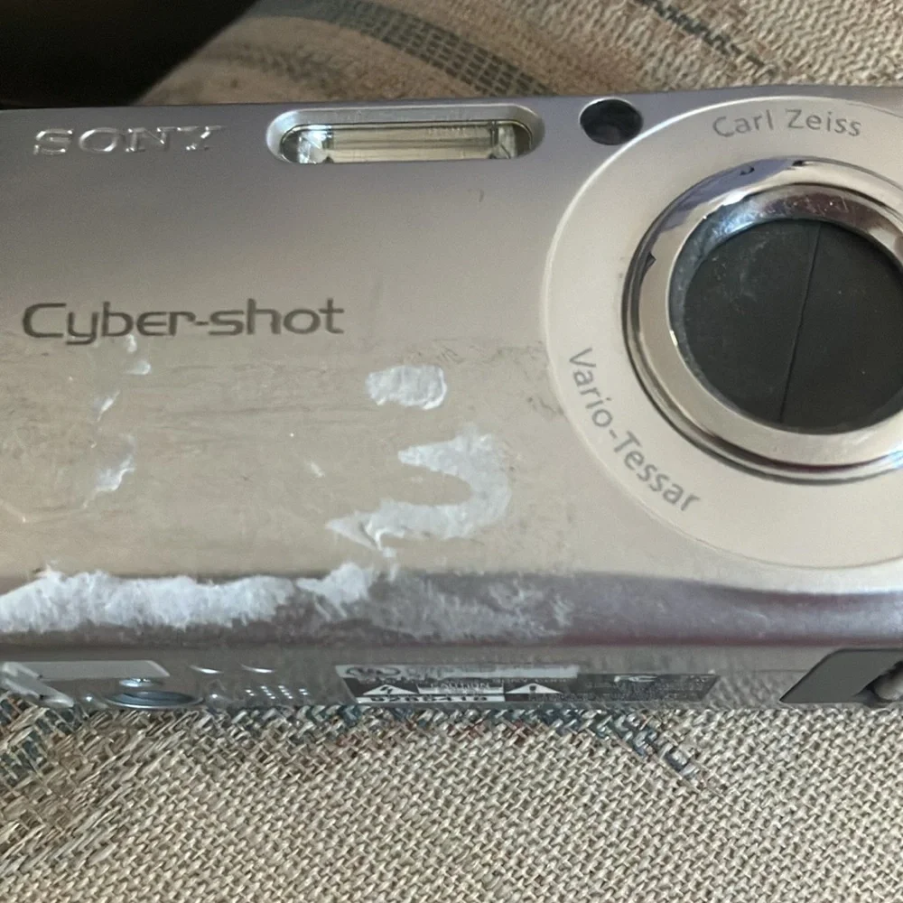 Sony cyber shot Metallic Silver Camera only as is